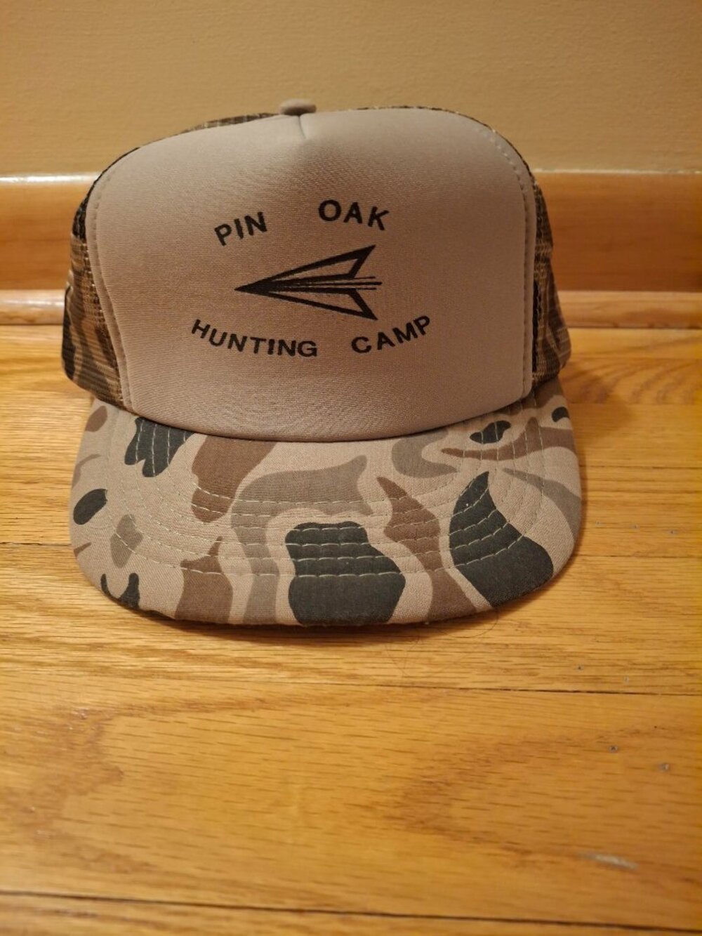 Vintage 80's Men's Camo Pin Oak Hunting Camp Trucker Hat